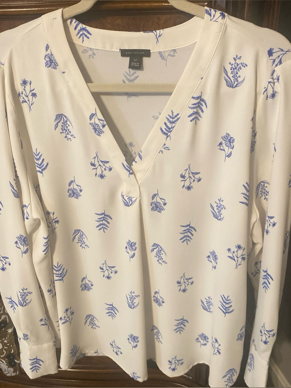 Ann Taylor v neck floral tunic blouse